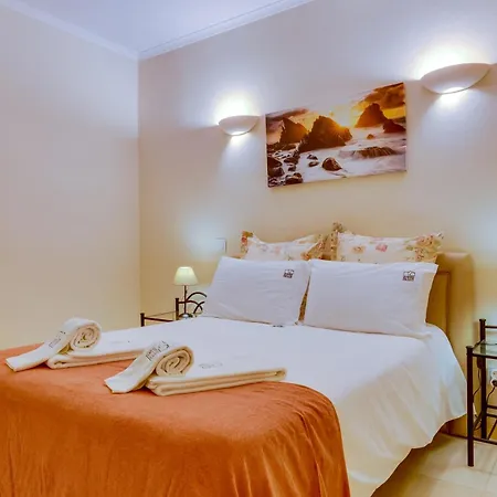 别墅 Falesia Nature By The Portuguese Butler *